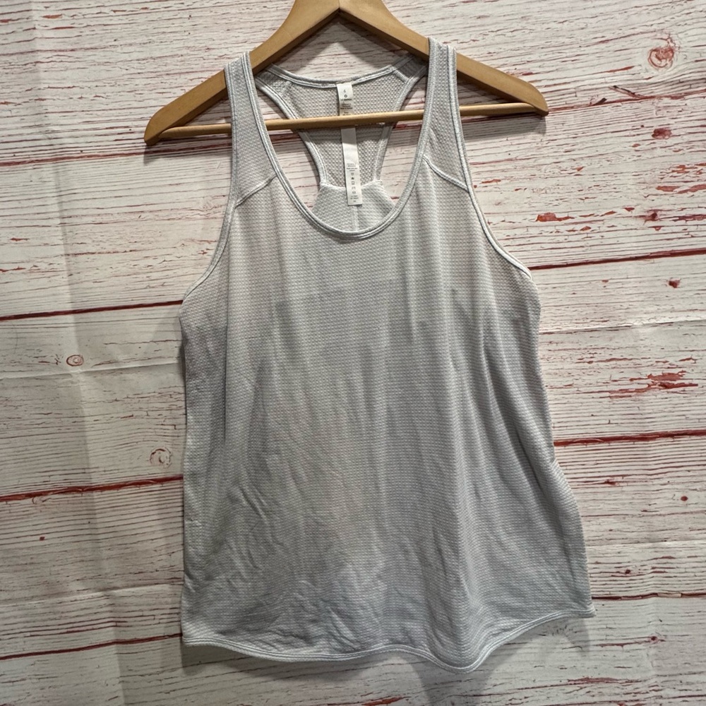 Lululemon Essential Tank Scallop Texture in Heathered White Sz 6 - Picture 3 of 10